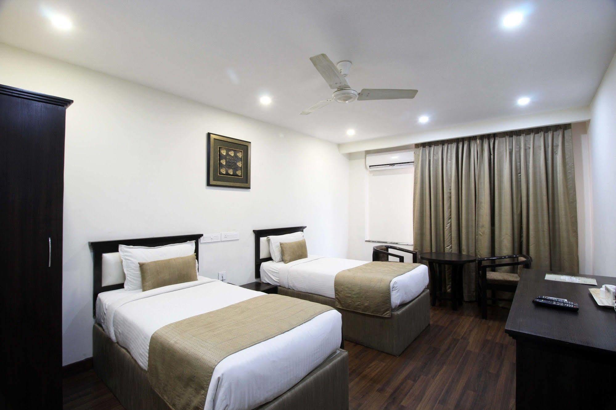 Genx Usha Kiran Agra Hotel Agra  Exterior photo