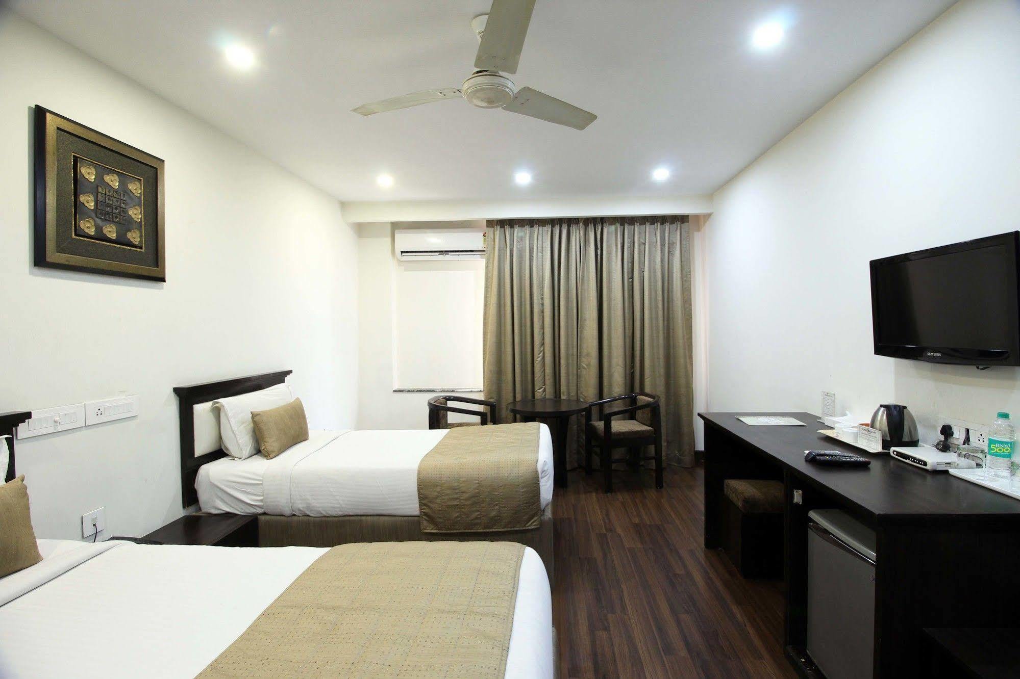 Genx Usha Kiran Agra Hotel Agra  Exterior photo