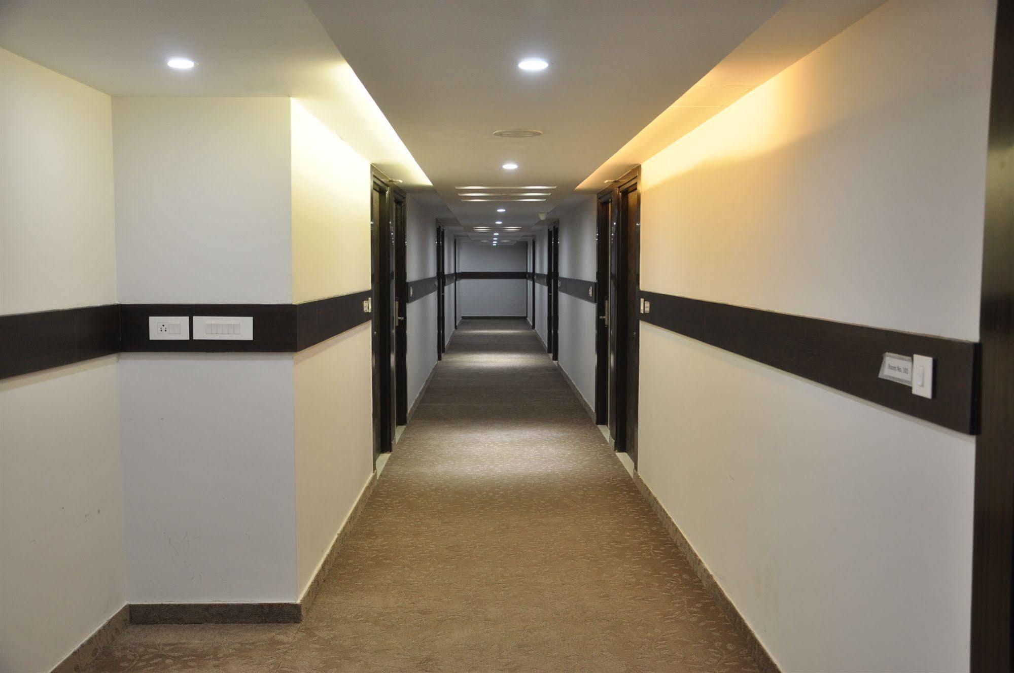 Genx Usha Kiran Agra Hotel Agra  Exterior photo